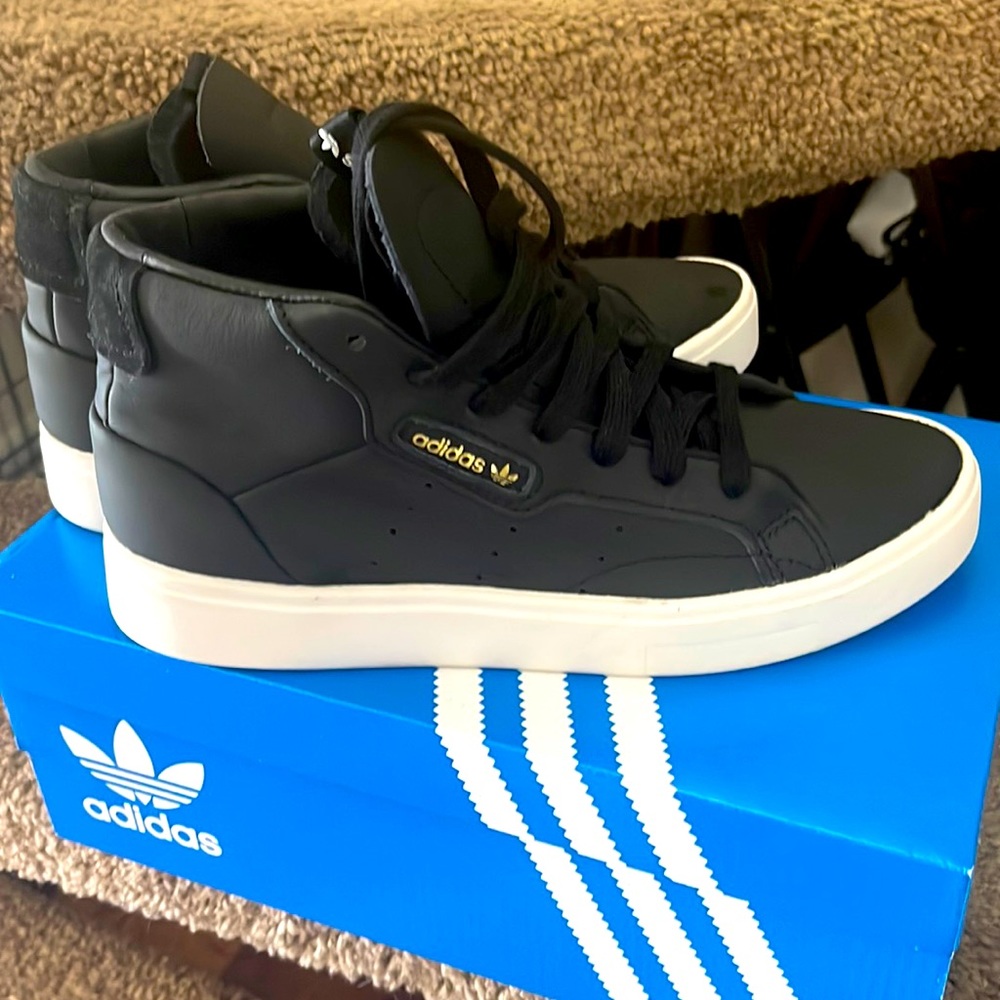 Girls High Top Adidas SLEEK